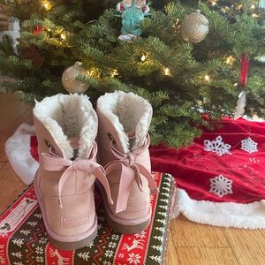 Koolaburra by Ugg- Pink Fleece-Lined boots